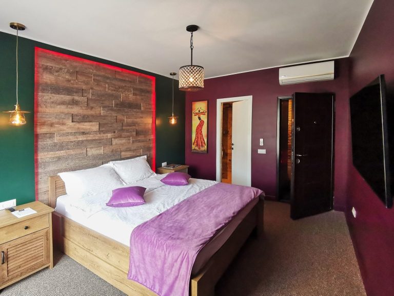 airbnb-032503-1